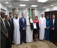 مهرجان «المرأة العربية» يمنح رئيس البرلمان العربي درع «رجل عام 2021» 