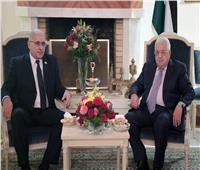 الرئيس الفلسطيني يلتقي رئيس المجلس الشعبي الوطني الجزائري