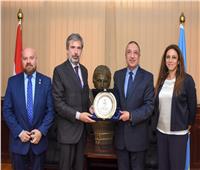 محافظ الإسكندرية يبحث مع سفير إيطاليا تعزيز سبل التعاون وتوطيد العلاقات