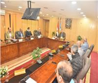 محافظ أسيوط يتابع تنفيذ مشروعات تطوير الريف المصري 