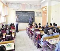 الحكومة تنفي وقف العمل بنظام التعاقد بالحصة في المدارس