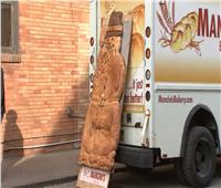 تمثال لرجل الثلج مصنوع من الخبز في أمريكا بطول 8 أقدام
