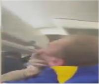 شجار عنيف على متن طائرة أمريكية بسبب الكمامة| فيديو 