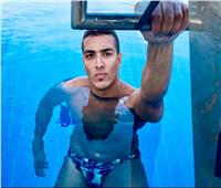 «أسامة» ينضم لمعسكر تدريبات السباحة بالغردقة استعدادا لعبور المانش