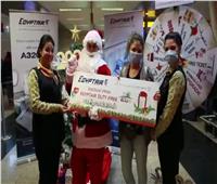 بالفيديو والصور | مصر للطيران تحتفل مع الركاب بالكريسماس