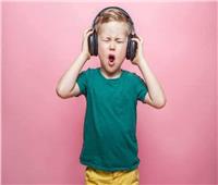 خبير ألماني يحذر من أضرار السمع التي قد تسببها سماعات الرأس لدى الأطفال