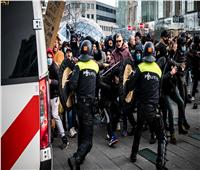 الشرطة الهولندية تفرق آلاف المحتجين على إجراءات الإغلاق لمواجهة كورونا