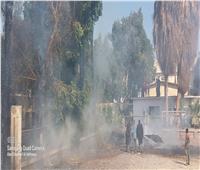 السيطرة على حريق مدرسة مهجورة في منطقة سكنية بنجع حمادي
