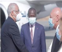 سفير مصر في الكاميرون في استقبال بعثة الفراعنة بمطار جاروا