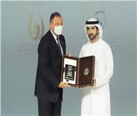 الخطيب يتسلم جائزة محمد بن راشد للإبداع الرياضي الخاصة بالنادي الأهلي 