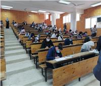 رئيس جامعة أسوان يتفقد امتحانات الفصل الدراسي الأول الجامعي 2022/2021