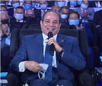 موقف طريف يتسبب فى ضحك الرئيس السيسي بـ منتدى شباب العالم| فيديو 