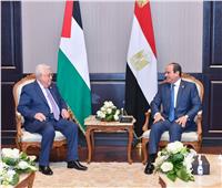 الرئيس يبحث العلاقات الثنائية والأوضاع على الأراضي الفلسطينة مع «أبو مازن» 