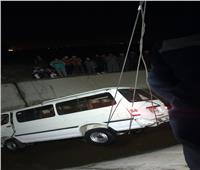 إصابة 5 أشخاص في حادث سقوط سيارة ميكروباص في ترعة ببني سويف