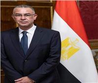 وصول جثمان السفير علاء رشدي مطار القاهرة استعدادا لدفنه 
