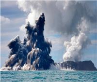ثوران بركان قبالة سواحل تونجا يتسبب في «تسونامي».. فيديو