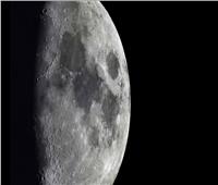 دراسة تكشف تكوين قشرة القمر 