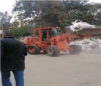رفع مخلفات هدم بمحيط الحديقة الدولية في مدينة نصر