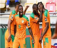 سنجاري يسجل الهدف الثاني للأفيال أمام الجزائر في أمم أفريقيا