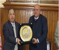 «تجارة القاهرة» تُكرم وزير المالية تقديرًا لإسهاماته العلمية 