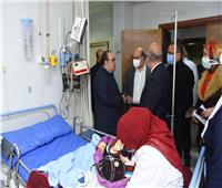 رئيس جامعة أسيوط يزور «طفل سوهاج» ويأمر بعلاجه فورًا