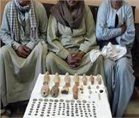 ضبط 3 أشخاص بحوزتهم قطعة أثرية بالقاهرة 