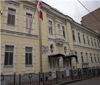 كندا تسحب موظفيها غير الأساسيين من سفارتها في كييف