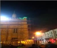 أول فيديو لحريق مبنى بجوار مسجد الحسين