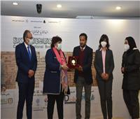 وزيرة الثقافة تسلم جوائز الدورة 53 لمعرض القاهرة الدولي للكتاب