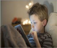 4 خطوات تساعدك على تقليل أوقات الشاشات الإلكترونية لطفلك  