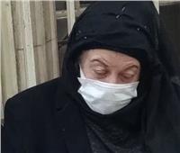 صور | انهيار زوجة جلال الشرقاوي خلال عزائه بمسجد الحامدية الشاذلية