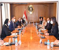 وزيرا الهجرة والتجارة يبحثان استعدادات عقد مؤتمر «مصر تستطيع بالصناعة»