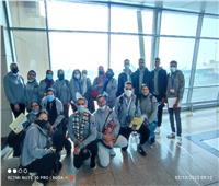 طلاب «عين شمس» بمطار القاهرة الدولي استعددا للسفر لزيارة «إكسبو دبي»