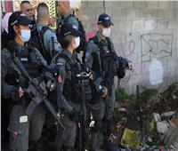 قوات الاحتلال تقتحم عددًا من منازل الفلسطينيين في حي الشيخ جراح
