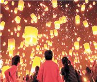 الشعب التايلاندي يقيم مهرجان المصابيح السنوي