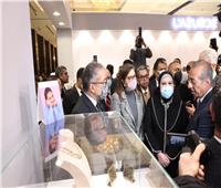 ٤ وزراء  يتفقدون جناح لازوردي في المعرض الدولي لإنتاج وتصنيع وتصدير المشغولات الذهبية" نبيو " وإشادة واسعة بمنتجاتها
