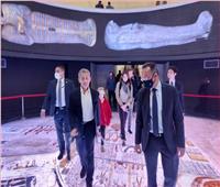 في عظمة المومياوات الملكية.. رئيس فرنسا السابق يزور متحف الحضارة |صور 