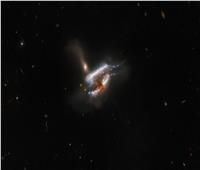 رصد تصادم ثلاث مجرات بعيدة في كوكبة السرطان
