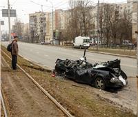 فيديو| دبابة تدهس سيارة في ضواحي كييف
