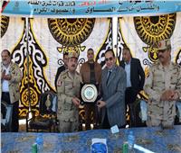 القوات المسلحة توزع كميات كبيرة من المواد الغذائية والبطاطين على الأسر الأكثر احتياجاً بشمال سيناء