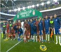 فيديو وصور| جماهير ولاعبي ليفربول وتشيلسي يدعمون أوكرانيا في نهائي كأس الرابطة