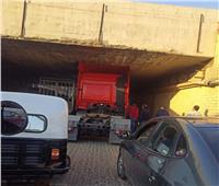 عودة حركة المرور لطريق الإسكندرية الزراعي بعد اصطدام سيارة نقل بسقف نفق الدلجمون