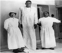 في الثلاثينيات.. سرير خاص لأطول رجل مصري في العالم 