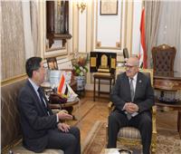 رئيس جامعة القاهرة يستقبل سفير سنغافورة بالقاهرة لتعزيز سبل التعاون