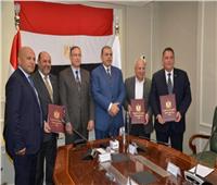 «سعفان» يشهد توقيع اتفاقية عمل جماعية تحقق مزايا لعمال «إيسترن كومباني»