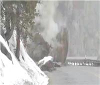 لحظات تفجير صخرة ضخمة وسط طريق في كاليفورنيا| فيديو