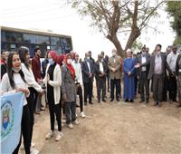 محافظ أسيوط يشهد انطلاق زيارات الطلاب لمشروعات «حياة كريمة»