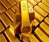  أعلى تراجع منذ 19 شهراً.. الذهب العالمي يخسر 2.5% من سعره 