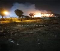 إخماد حريق في أشجار نخيل أمام مستشفى بني مزار العام بالمنيا| صور