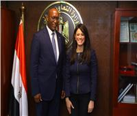 بنك التنمية الأفريقي يؤكد التزامه بالتعاون مع مصر لتنظيم قمة المناخ 